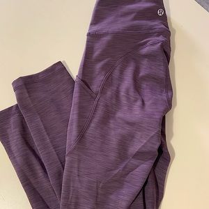 Lulumon purple cropped workout leggings, in perfect condition hardly worn.